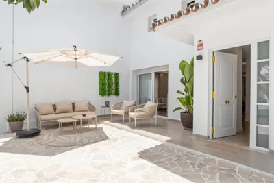 Benalmadena Beach Villa-Luxe new 5BR heated pool & BBQ kitchen at prime location near Puerto Marina & Beach — 写真 12