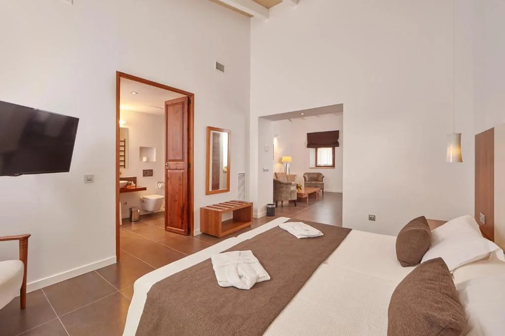 Suite — Bennoc Petit Hotel