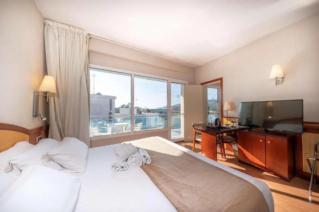 Camera Confort con letto matrimoniale grande — Best Western Hotel Mediterraneo