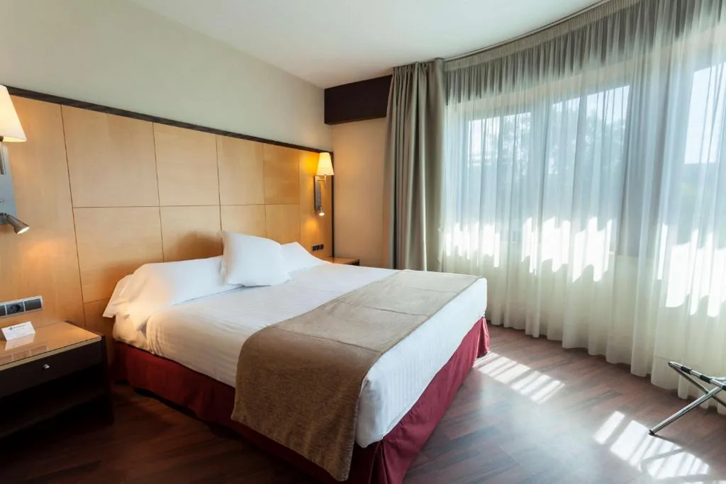 Camera Standard con letto matrimoniale grande - Non fumatori — Best Western Hotel Mediterraneo
