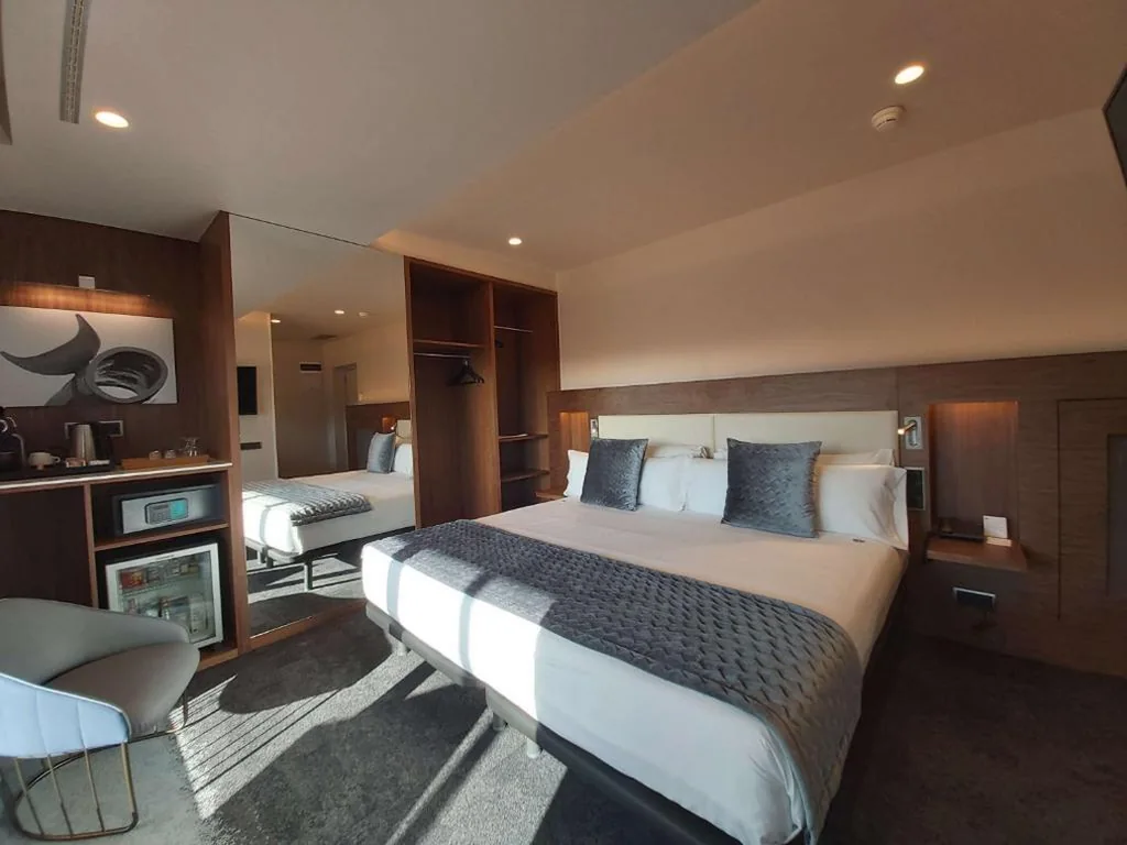 Superior Suite mit extragroßem Doppelbett — Best Western Premier Hotel Dante