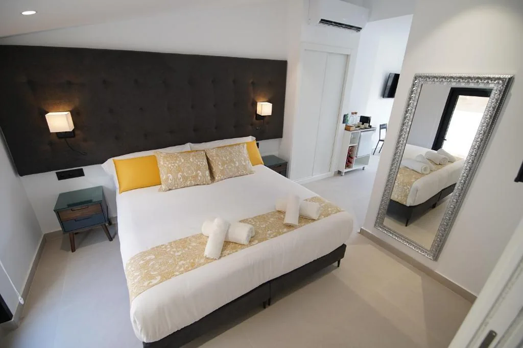 Suite Superior con cama extragrande — BET Apartments - Suites Puerto Valencia