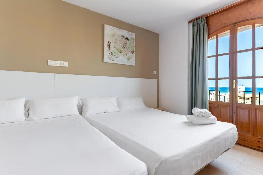 Vierpersoonskamer met balkon — BF Rooms Garrucha