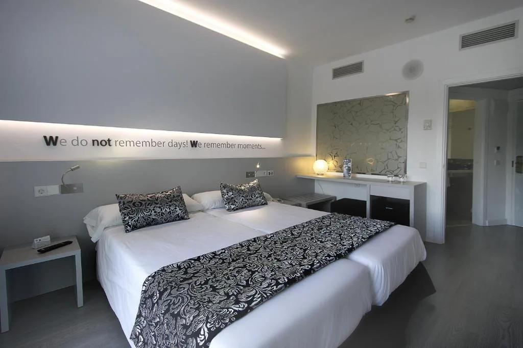 Dreibettzimmer — BG Pamplona