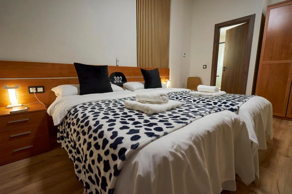 Habitación Doble Estándar con balcón - 1 o 2 camas — Bicis & Vacas