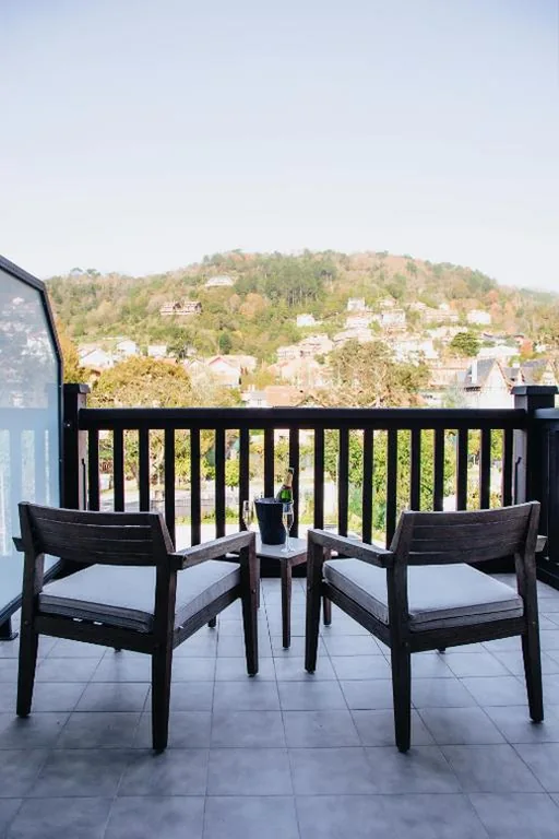 Camera doppia Deluxe con terrazza e vista sulle montagne — Bidaia Boutique Hotel