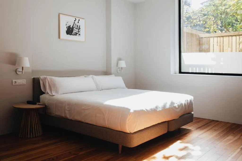 Junior Suite familiare con vista sul giardino — Bidaia Boutique Hotel