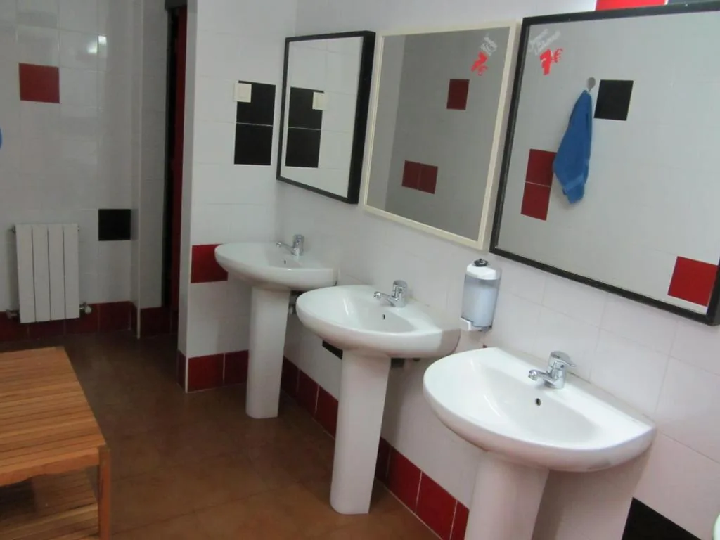 共用バスルーム付き4人部屋 — Bilbao Akelarre Hostel