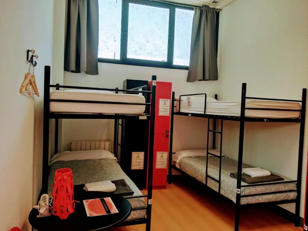 共用バスルーム付きファミリールーム — Bilbao Akelarre Hostel