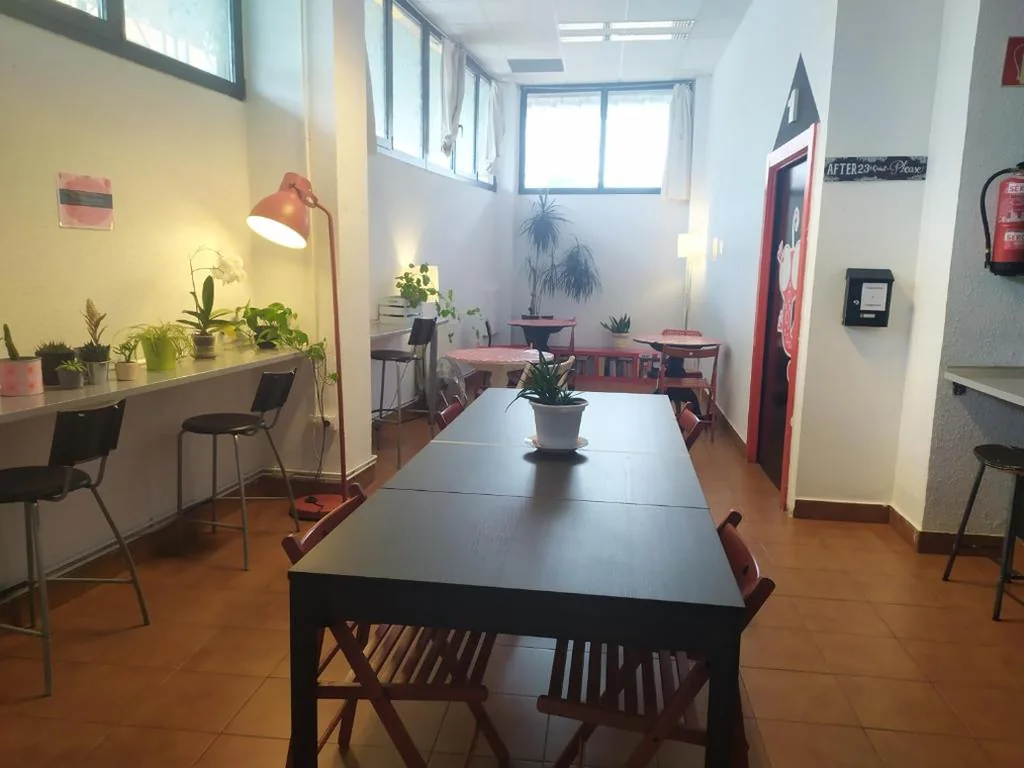 専用バスルーム付きトリプルルーム — Bilbao Akelarre Hostel