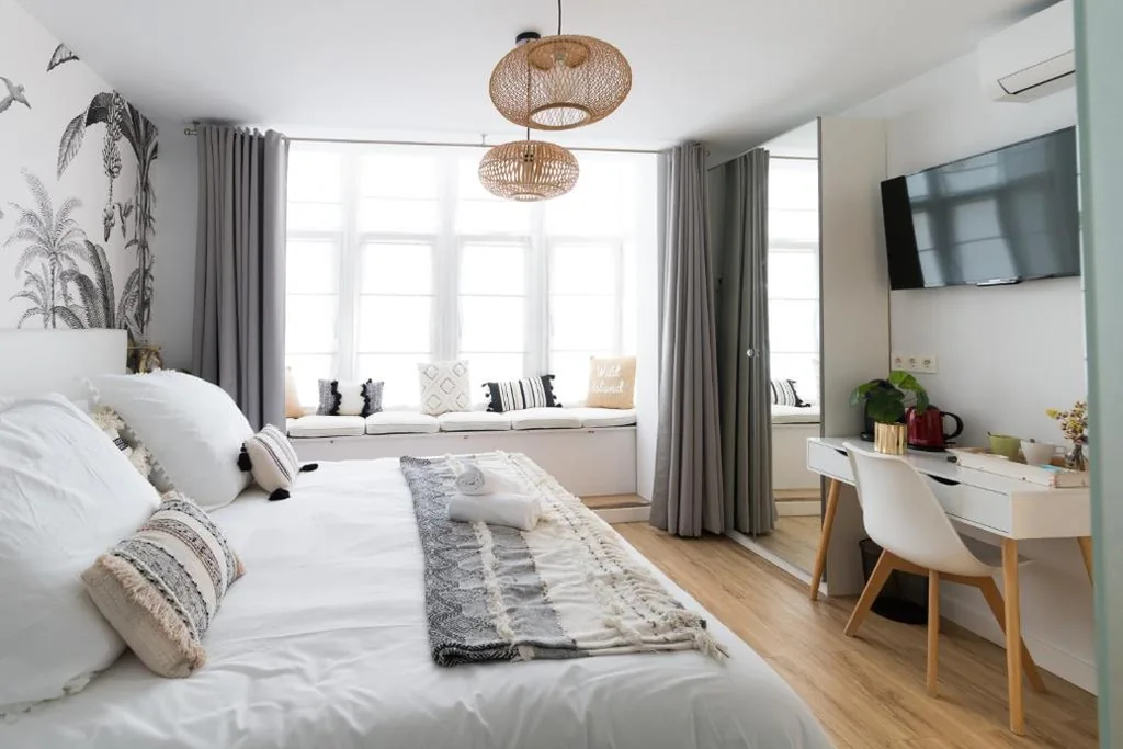 Chambre double supérieure avec vue sur la ville - 1 ou 2 lits — Bilbao Art Lodge Staynnapartments