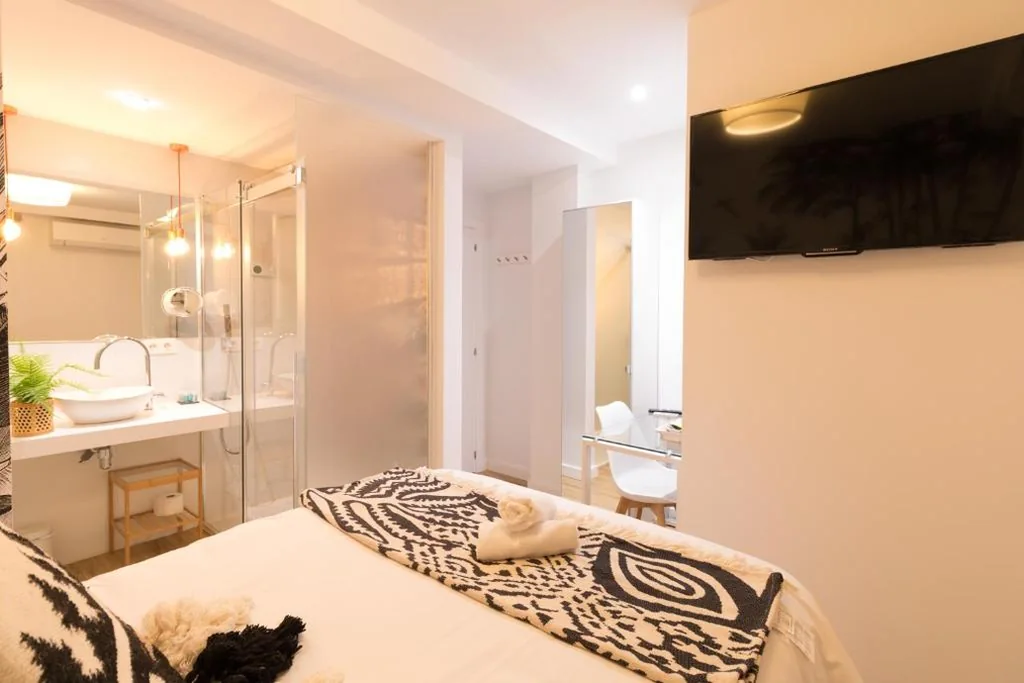Chambre individuelle avec salle de bains privative — Bilbao Art Lodge Staynnapartments