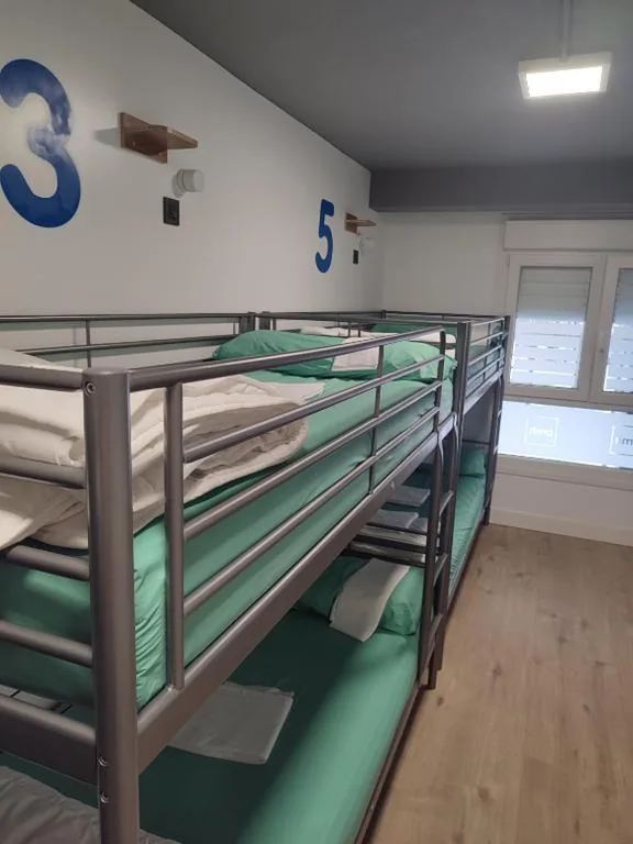 Cama em dormitório misto de 6 camas — Bilbao Metropolitan Hostel by Bossh! Hotels