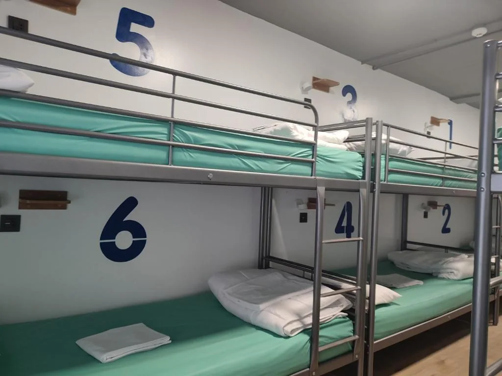 Quarto Triplo com casa de banho privada — Bilbao Metropolitan Hostel by Bossh! Hotels