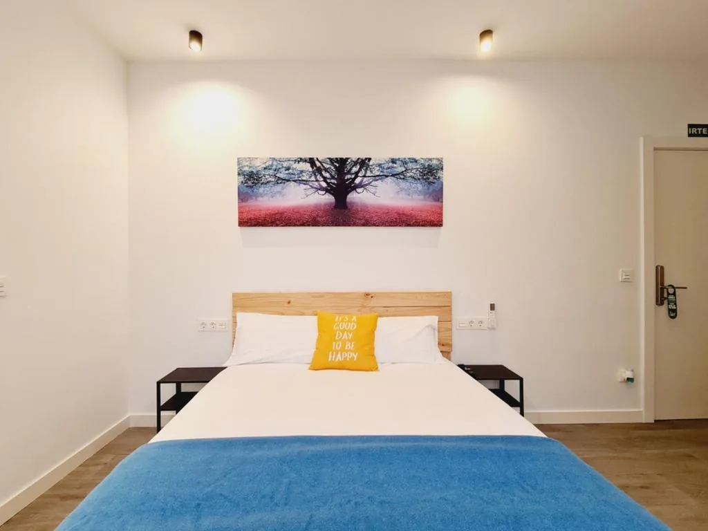 Doppelzimmer mit eigenem Bad — Bilbao ROOMS Etxebarria