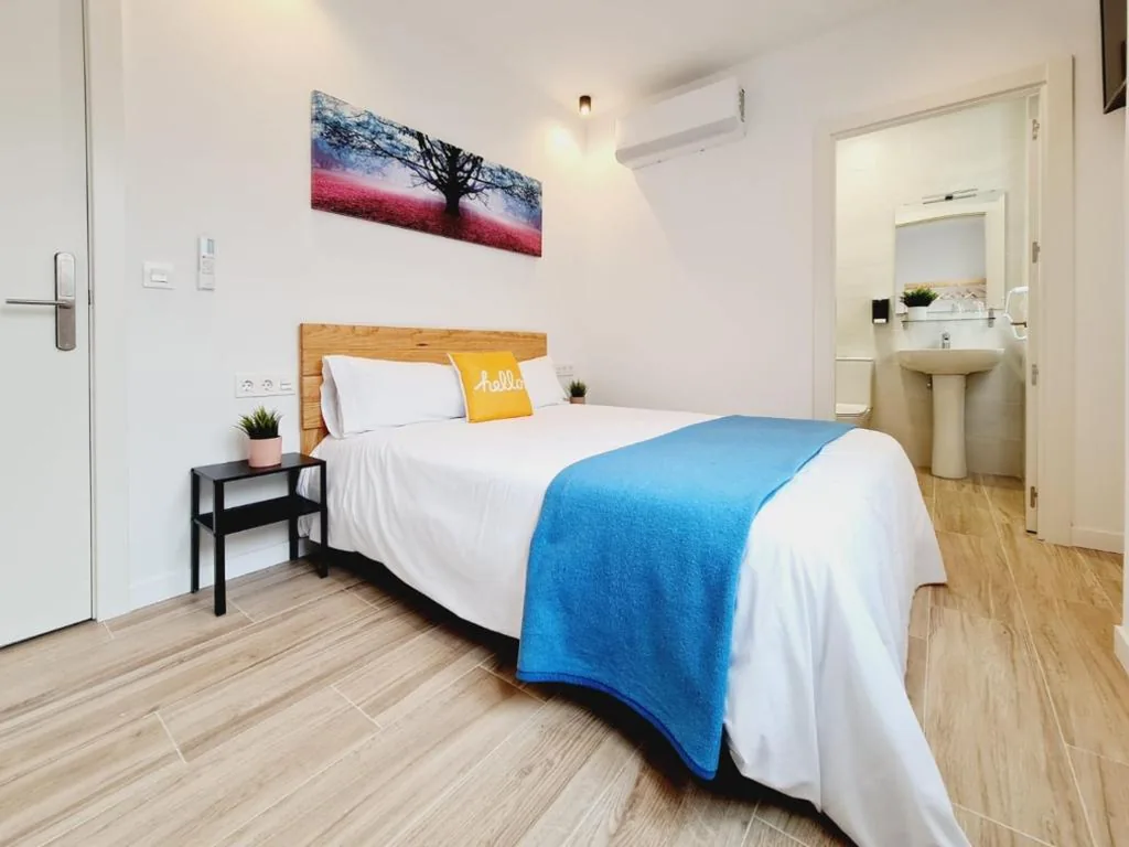Camera doppia con bagno privato — Bilbao ROOMS & KITCHEN Santutxu