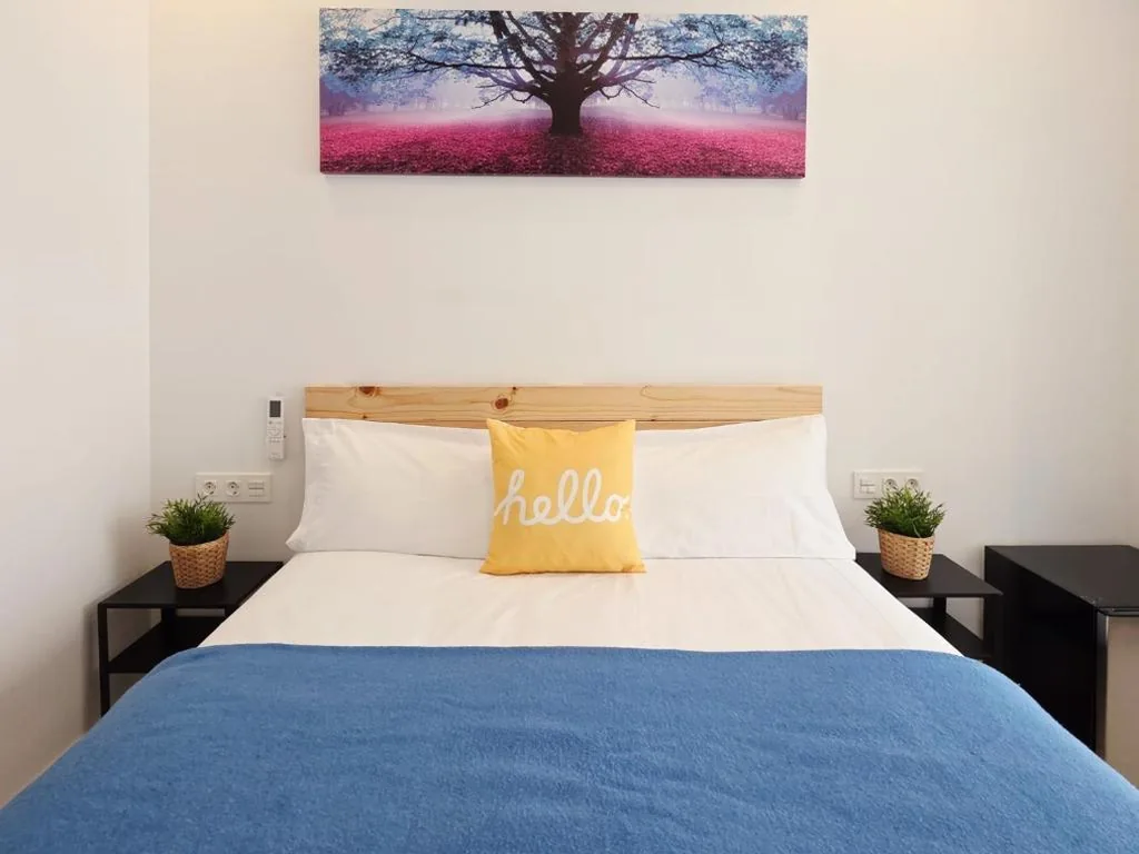 Vierbettzimmer mit eigenem Bad — Bilbao ROOMS & KITCHEN Zabalburu