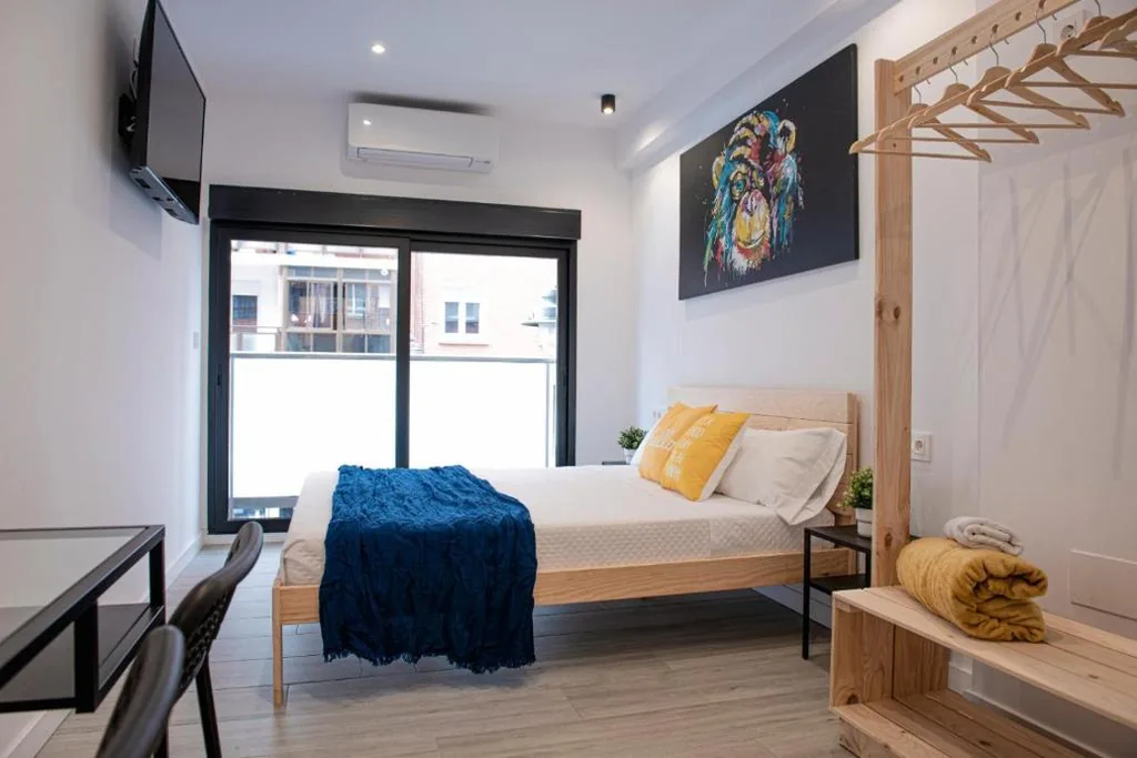 Tweepersoonskamer met eigen badkamer — Bilbao ROOMS & KITCHEN Zorroza