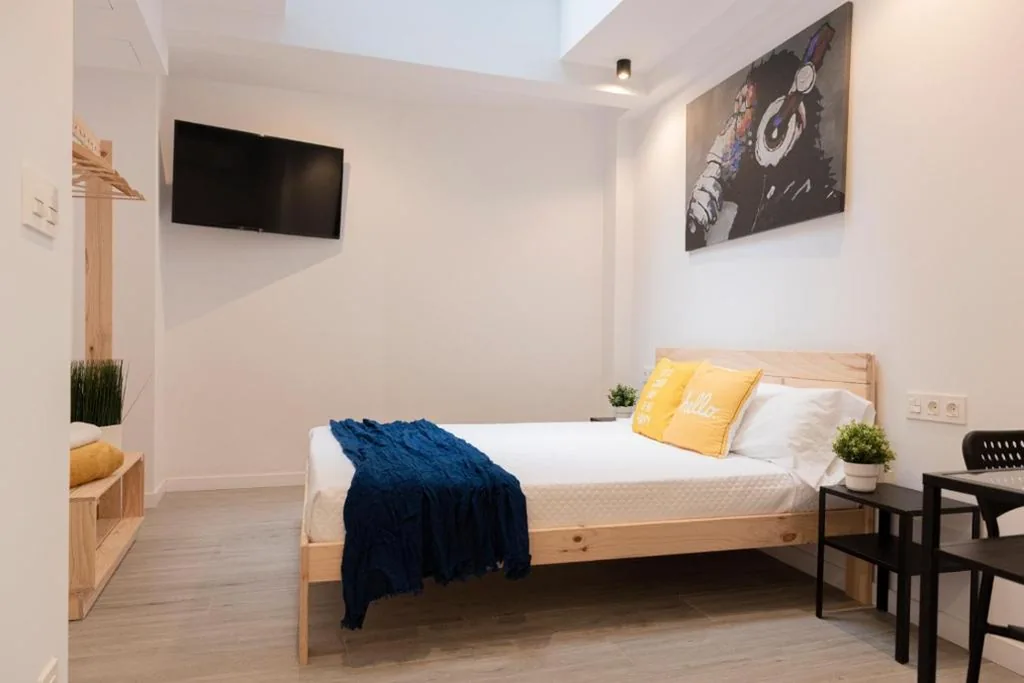 Tweepersoonskamer met eigen badkamer — Bilbao ROOMS & KITCHEN Zorroza