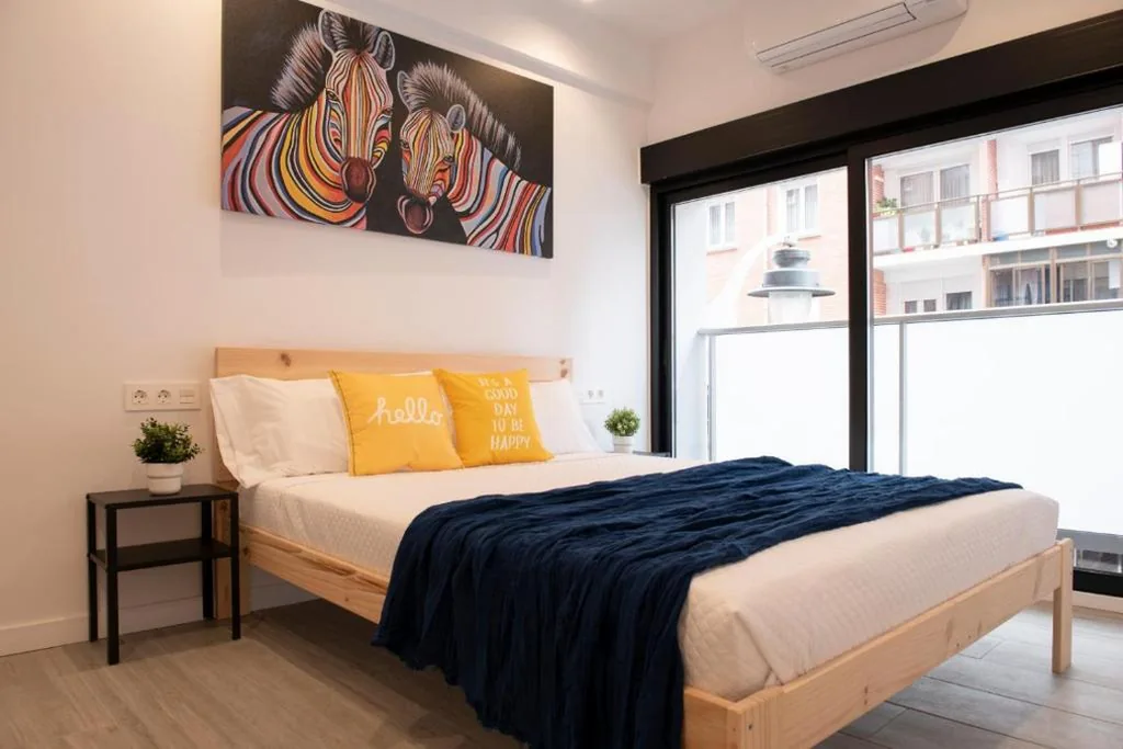 Tweepersoonskamer met extra bed — Bilbao ROOMS & KITCHEN Zorroza