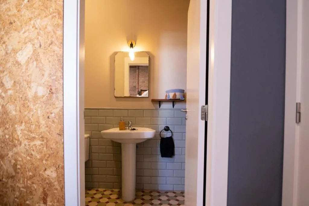 Vierbettzimmer mit eigenem Bad — Bird House