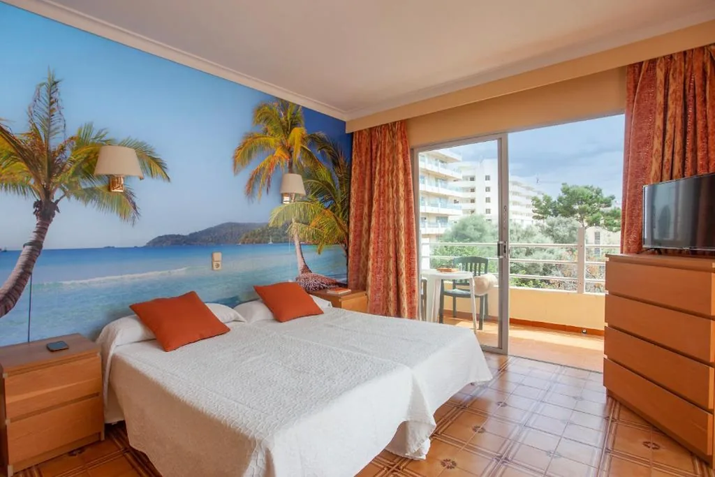 Double Room with Balcony - 2 Beds — BJ Bei Juan Hostal