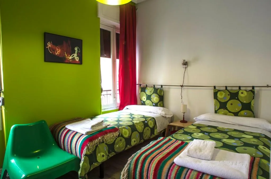 Chambre double avec salle de bains commune - 1 ou 2 lits — Blanca by gaiarooms
