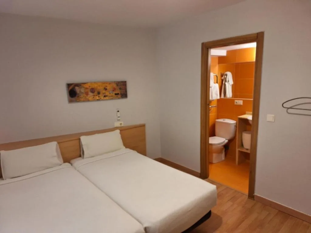 Doppelzimmer mit 2 Betten — Blanco Albergue