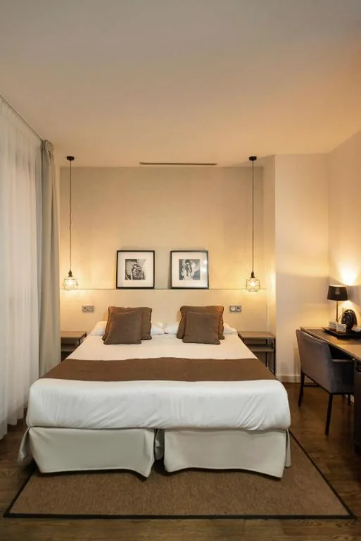 Quarto Duplo Básico — Blanq Carmen Hotel