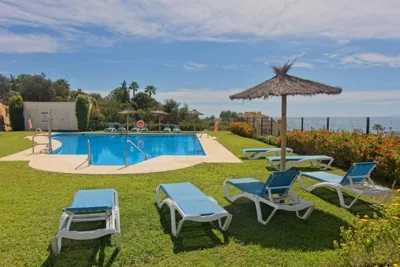 Blue Ark, villa vue mer avec piscine, idéale en famille face à Gibraltar — Foto 9