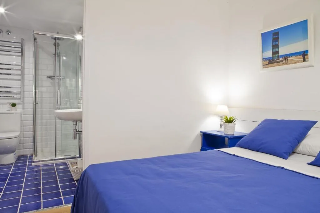 Habitación Doble con baño privado — Blue Barcelona