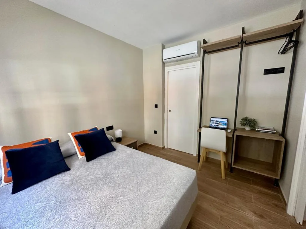 Habitación Doble con baño privado — Blue House Valencia
