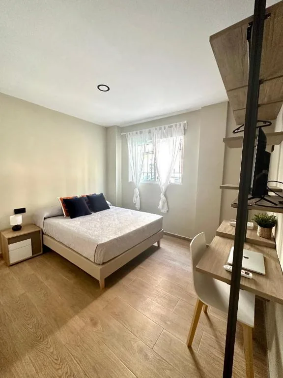 Habitación Doble con baño privado — Blue House Valencia