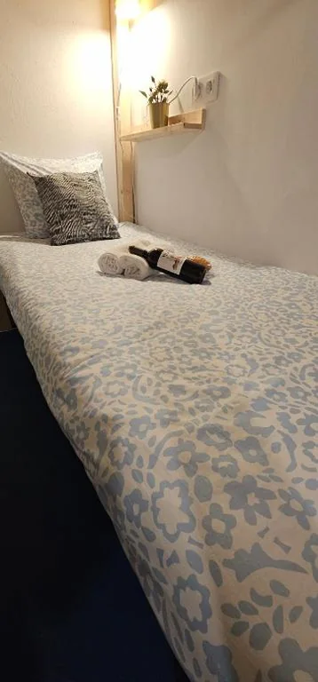 Doppelzimmer mit eigenem externen Bad — Blue Mango Surf Arte House Center ,con cocina all inclusive