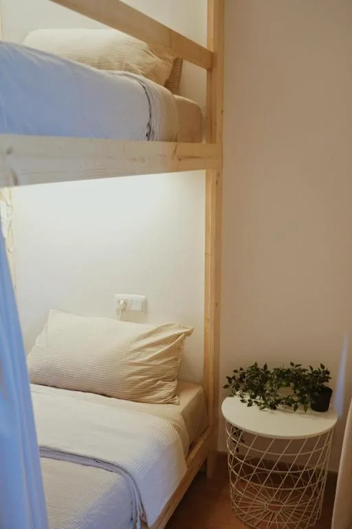 Cama individual em quarto partilhado misto — Blue Surf House Only surf