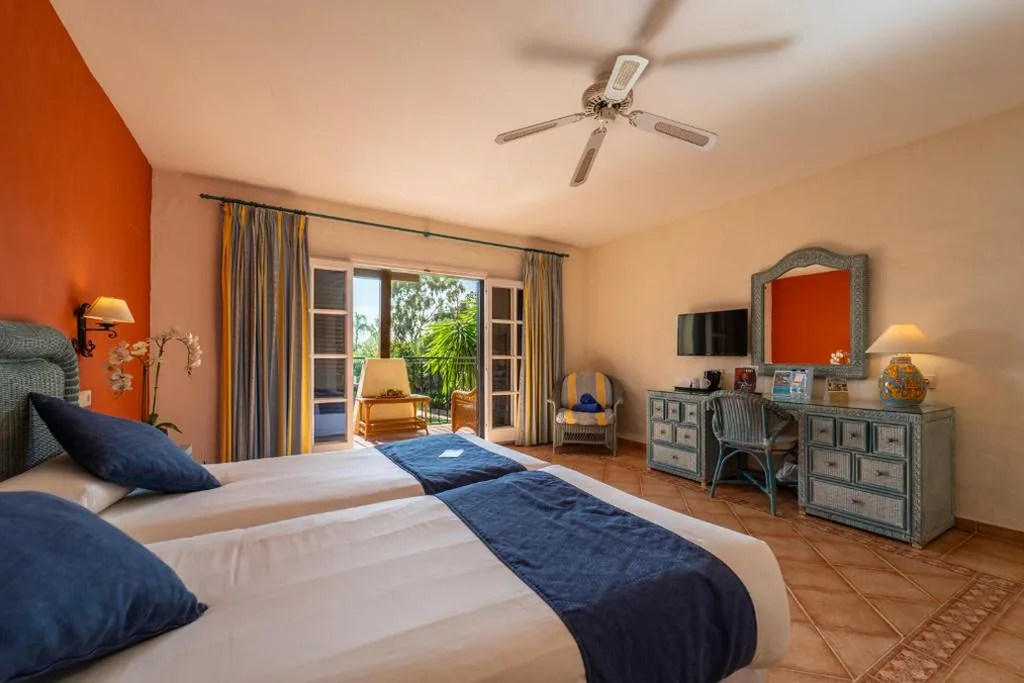 Standardzimmer mit Balkon — BlueBay Banús