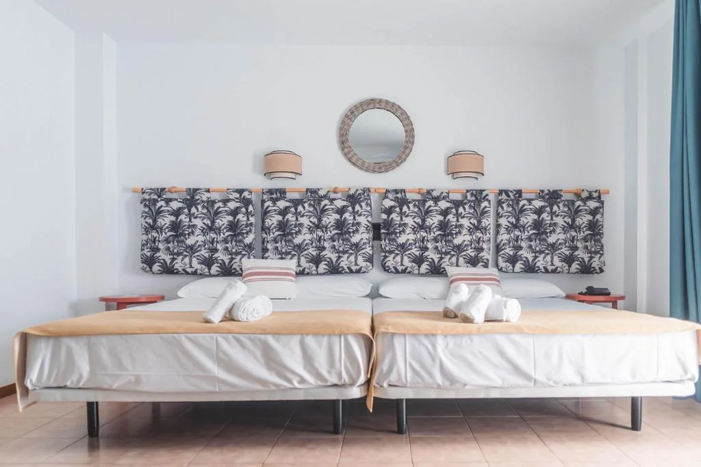 Quarto Quádruplo com terraço — BLUESEA Costa Norte - Ex MD La Lanzada