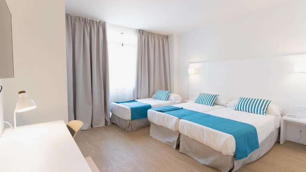 Habitación Triple Económica — BLUESEA Costa Serena