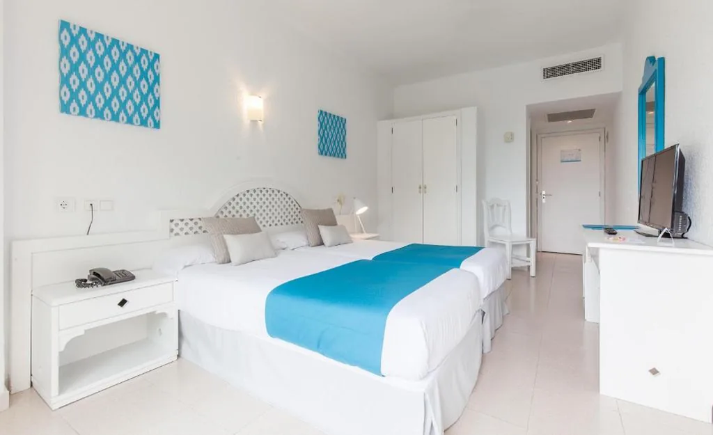 Doppelzimmer (2 Erwachsene + 1 Kind) — BLUESEA Costa Verde