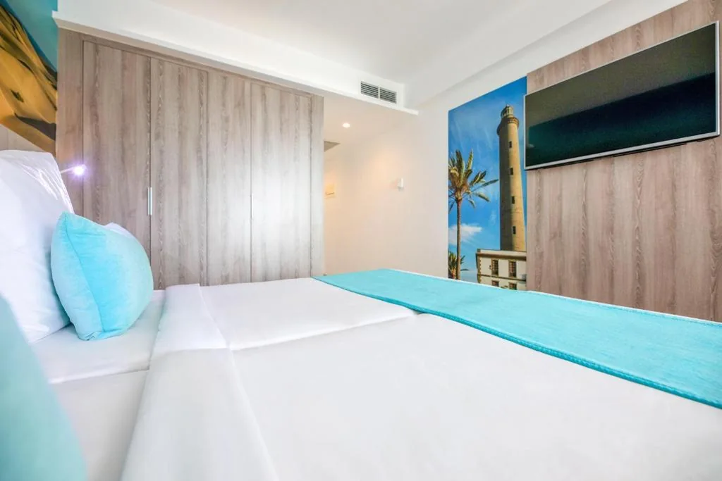 Deluxe Double Room with Partial Sea View - 2 beds — BLUESEA Marieta & Spa
