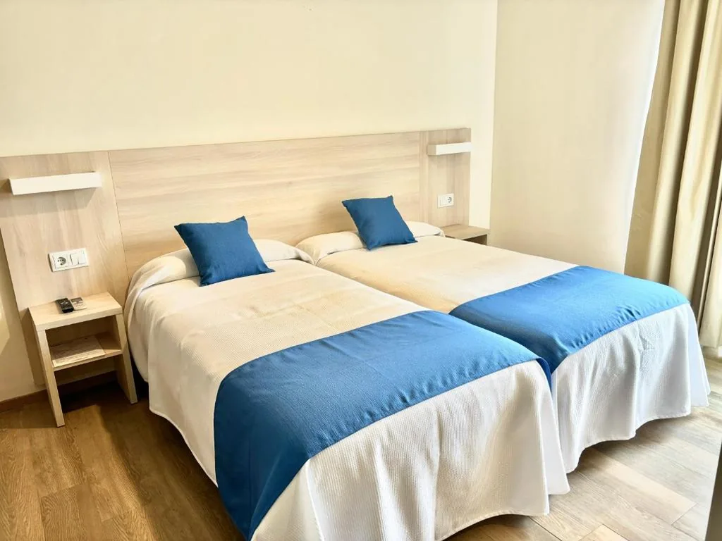 Habitación Doble - 2 camas — Bluewater Hotel
