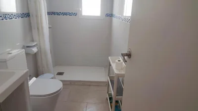 BNB LOLA - Habitacion con Baño privado en el pasillo y aire acondicionado — Foto 6