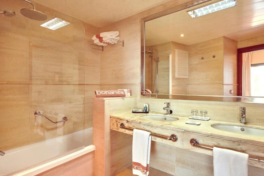 Quarto Duplo com varanda e vista frontal para o mar — Bonanza Park Hotel by Olivia Hotels Collection