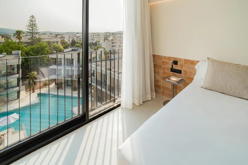 プールビューのSunchaserダブルルーム — Bonito Ibiza by NCalma Hotels