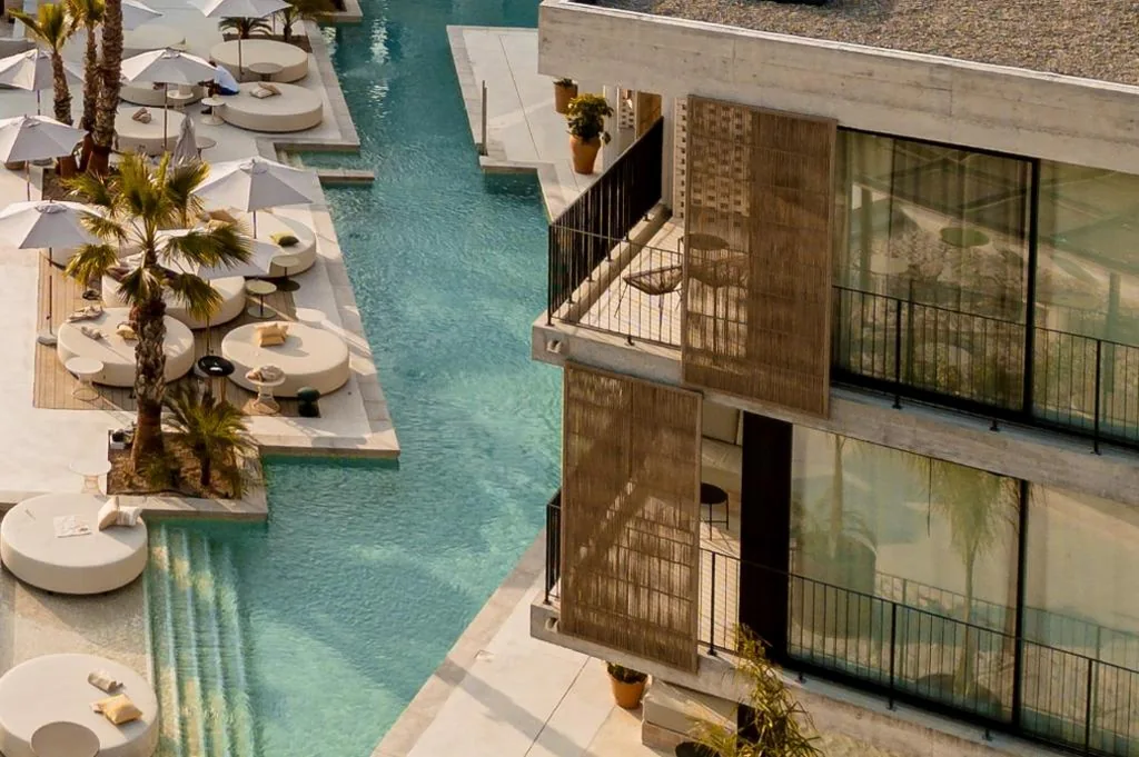 プールビューのNomadコーナージュニアスイート — Bonito Ibiza by NCalma Hotels