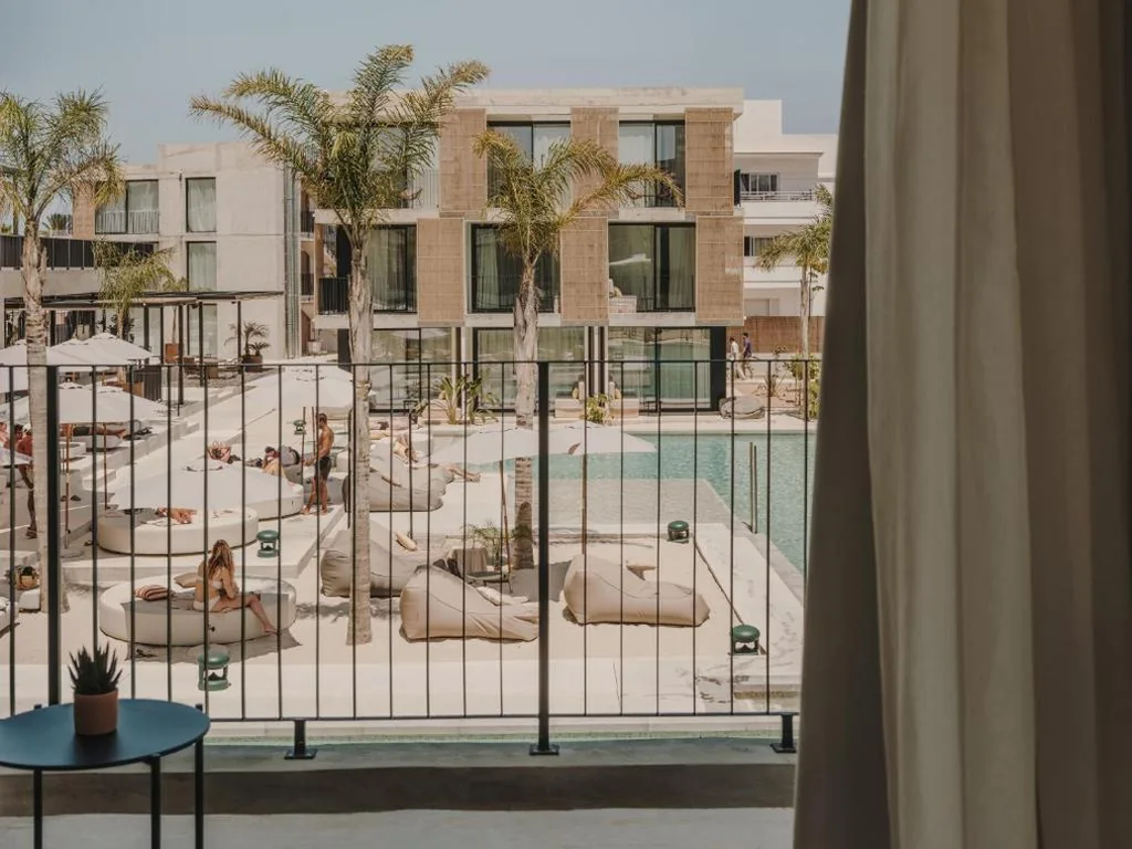 プールビューのNomadジュニアスイート — Bonito Ibiza by NCalma Hotels