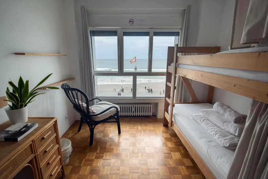 Quarto Quádruplo com casa de banho — Boogalow Hostel