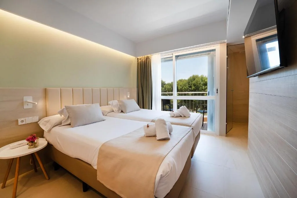 Doppelzimmer mit Poolblick und 2 Einzelbetten — Bordoy Cosmopolitan