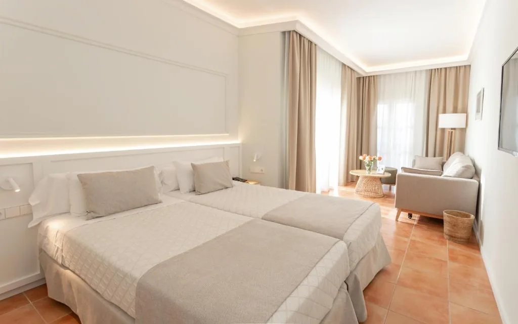 Habitación Doble con balcón (2 adultos + 1 niño) — Bordoy Don Antonio