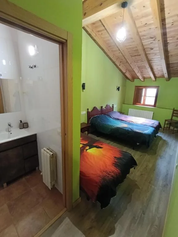 Habitación Triple con baño privado — Boro-Vía Láctea